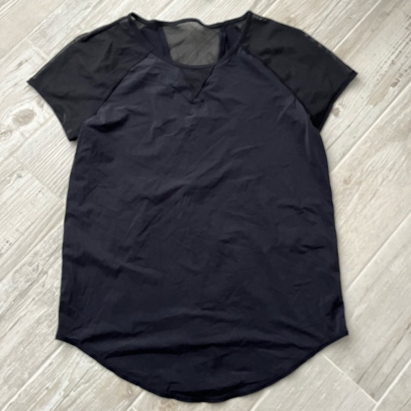 Lululemon T-shirt - Picture 1 of 4